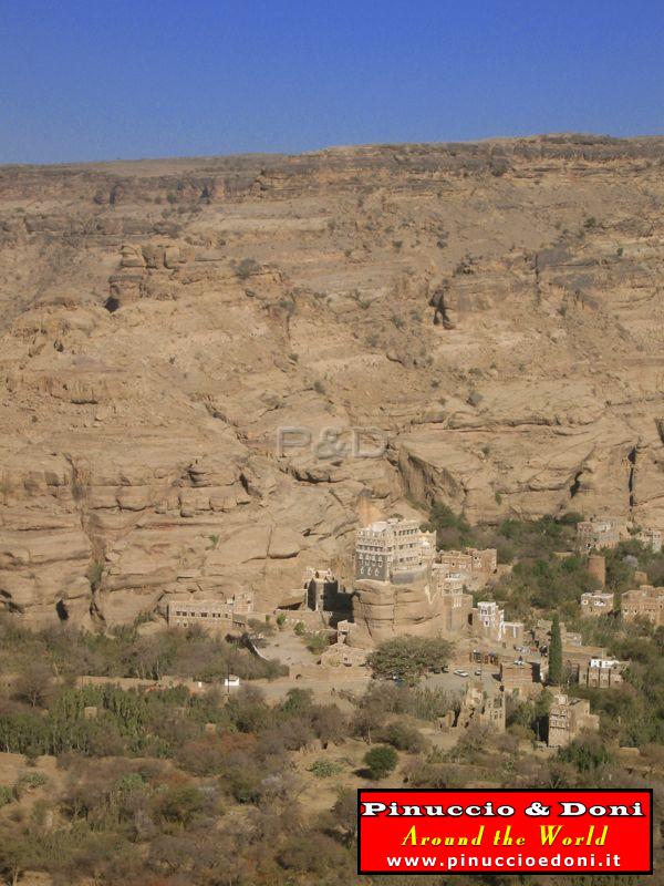 Yemen - Wadi Dhahr (il palazzo sulla roccia) - 01.jpg